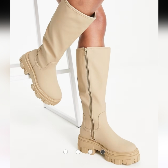 ASOS DESIGN Wide Fit Carla chunky flatknee boots in cappuccino. Size US 6 - Picture 2 of 15
